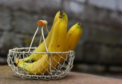 Bananenreife per Hand
